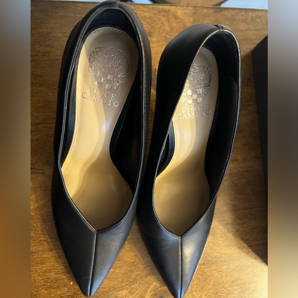 Black Vince Camuto pumps